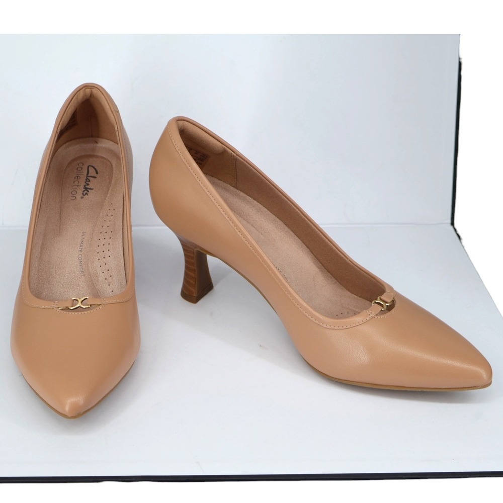 Clarks Kataleyna West Beige Tan Leather Pointed Toe Pump Flared Heels 8M NIB